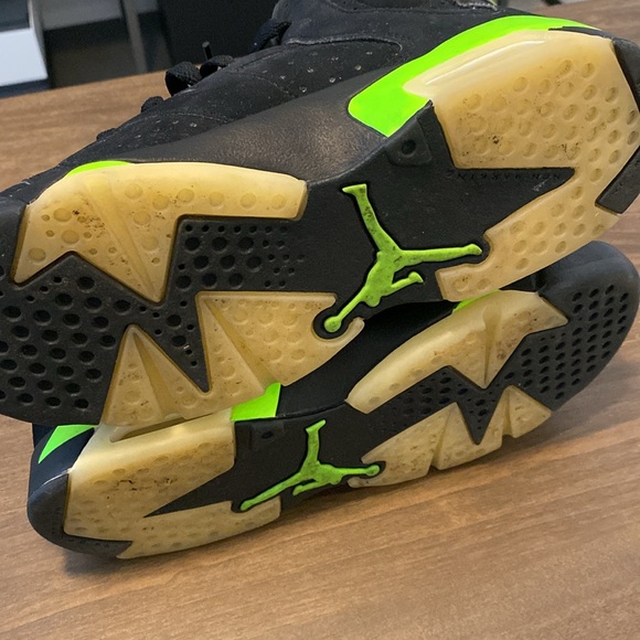 JORDAN 6 Retro Size 5.5Y - Picture 9 of 12